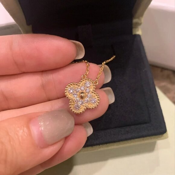 💎🌈Authentic💎🌈Van Cleef & Arpels Necklace💎🌈 - Picture 5 of 8